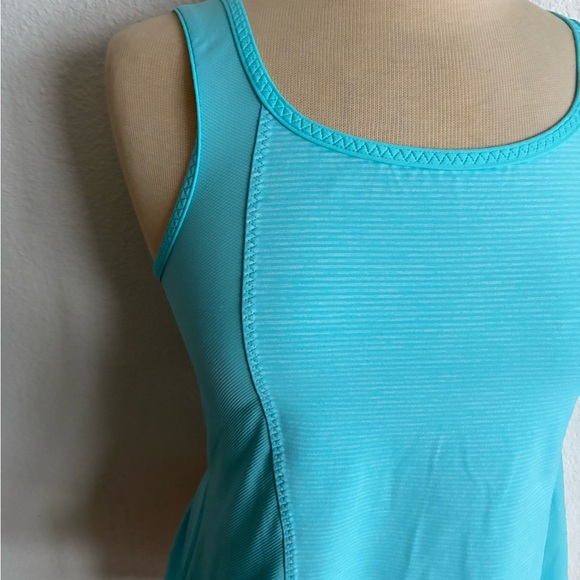 Lululemon tank - Picture 2 of 6